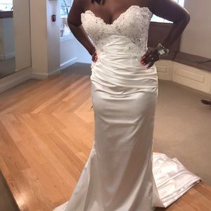 Ivory size 10 wedding dress. I love this dress!